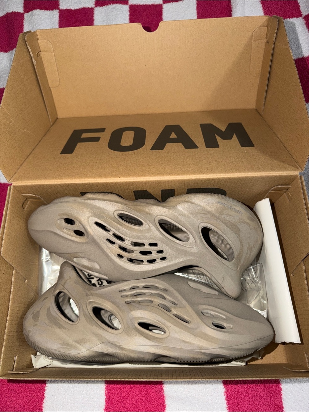 Like New Yzy Foam Rnr Size 6 Men Stone Sage